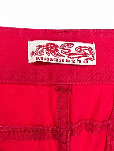 40 Beden kırmızı Renk PreLoved Mini Şort %70 İndirimli.