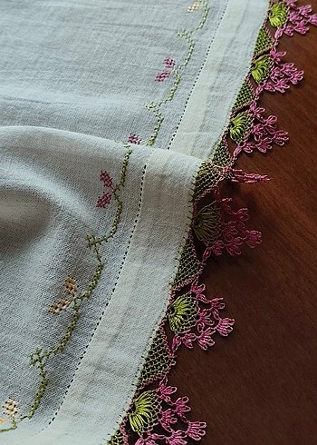 Çiçek İşlemeli iğne oyası Kenarlı Masa Örtüsü - Görsel 4