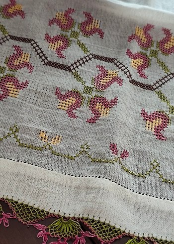 Çiçek İşlemeli iğne oyası Kenarlı Masa Örtüsü - Görsel 5