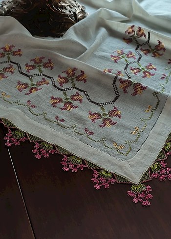 Çiçek İşlemeli iğne oyası Kenarlı Masa Örtüsü - Görsel 6