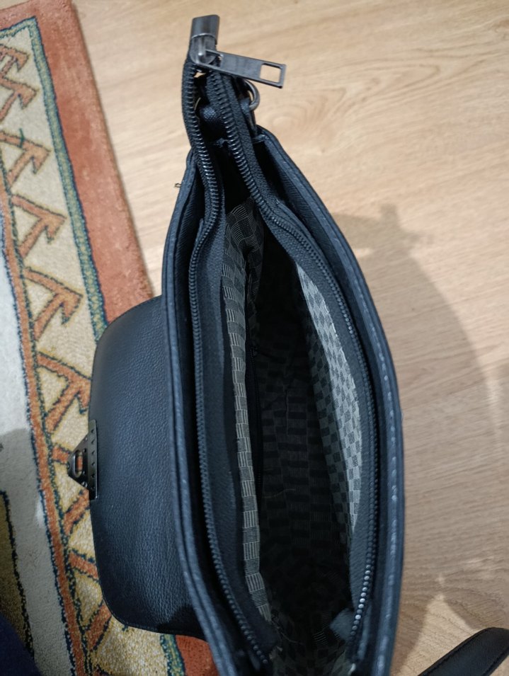 Siyah Deri Tokalı Kadın Çantası - Görsel 3