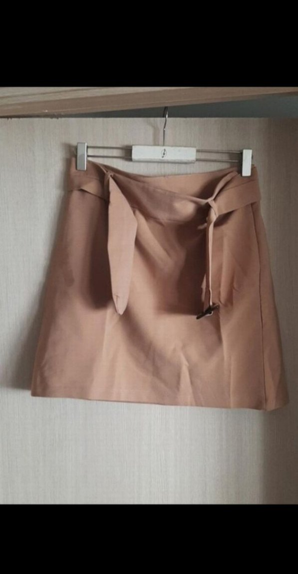 Bej Kemerli Kadın Kısa Kumaş Pantolon - Görsel 2