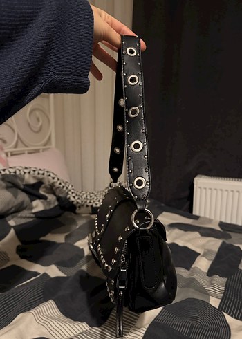 Stradivarius Siyah Deri Tokalı Gotik Kadın Çantası - Görsel 2