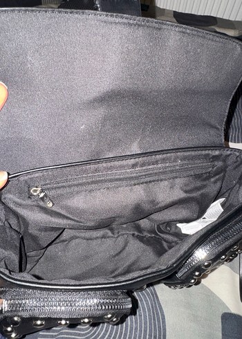 Stradivarius Siyah Deri Tokalı Gotik Kadın Çantası - Görsel 3