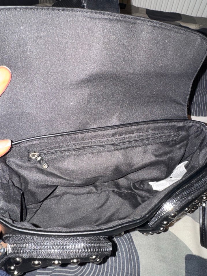 Stradivarius Siyah Deri Tokalı Gotik Kadın Çantası - Görsel 3