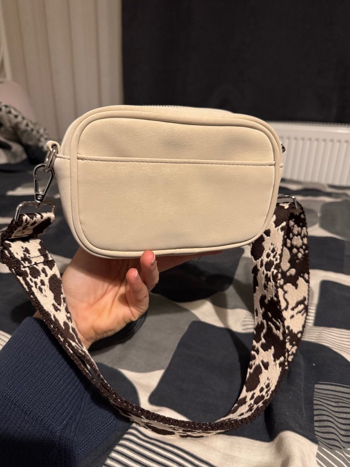 Pull&bear Deri Zebra Desenli Beyaz kol Çantası - Görsel 4