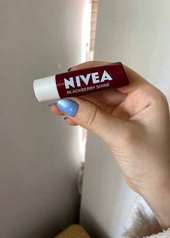 Nivea NIVEA Kırmızı Renkli Dudak Balmı