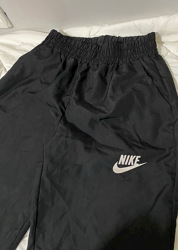 s Beden Nike Siyah Rahat Kesim Paraşüt Eşofman Altı