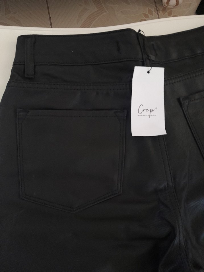 Siyah Kadın deri pantolon - Görsel 2