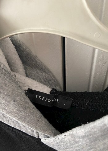 Trendyol & Milla Gri Siyah Kapüşonlu Kadın Sweatshirt