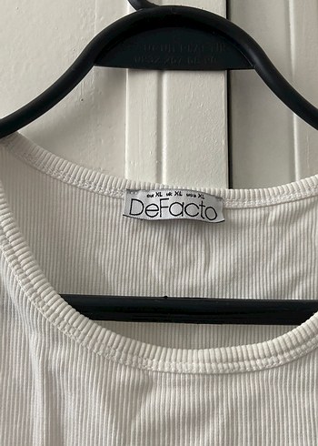 Beyaz Kadın Kolsuz Fit Atlet - Görsel 2