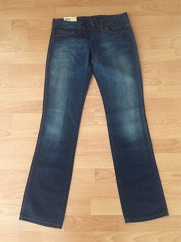 27 Beden lacivert Renk WRANGLER KADIN KOT PANTOLON 27/32 SIFIR