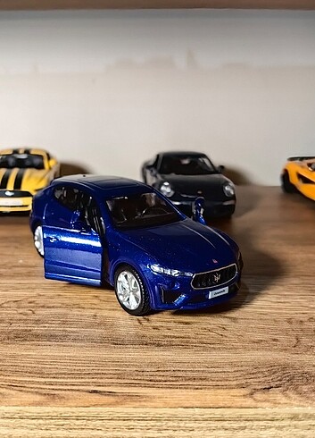 MASERATİ OYUNCAK ARABA