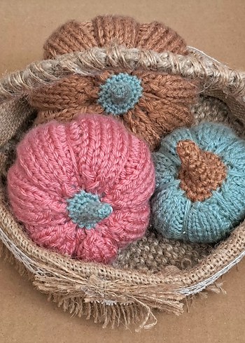 Pastel Renkli Örgü Kabak Dekoru Sepeti - Görsel 2