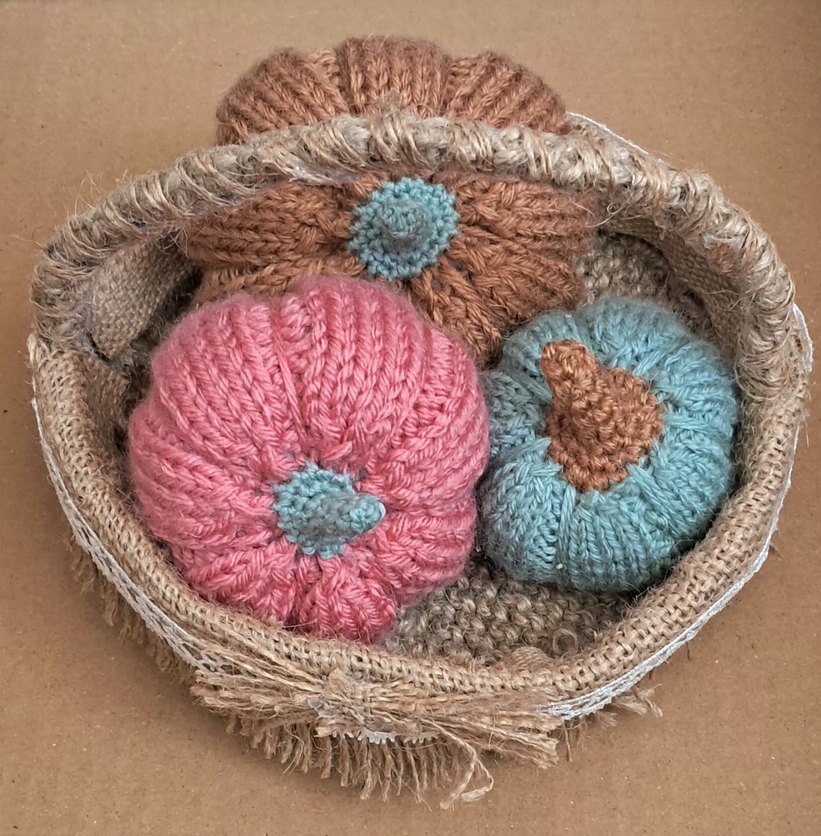 Pastel Renkli Örgü Kabak Dekoru Sepeti - Görsel 2