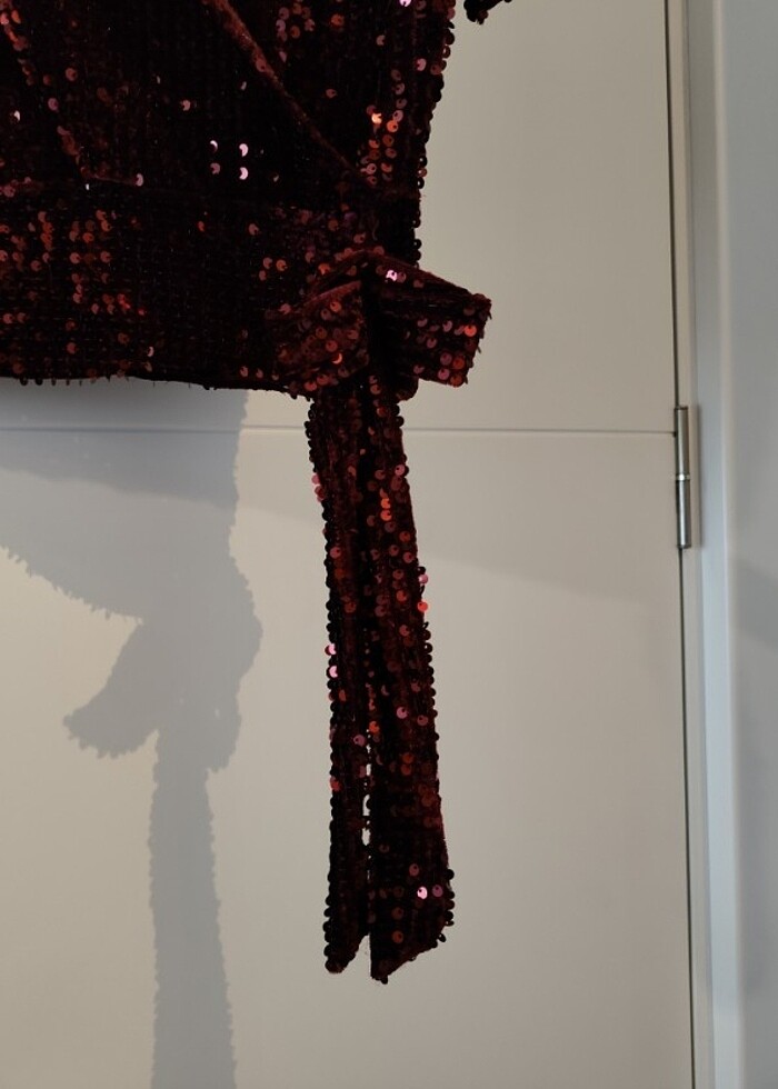 Bordo Kısa Kollu V Yaka Bluz - Görsel 4