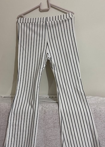 Kadın Beyaz Çizgili Pilili Kumaş Pantolon - Görsel 2