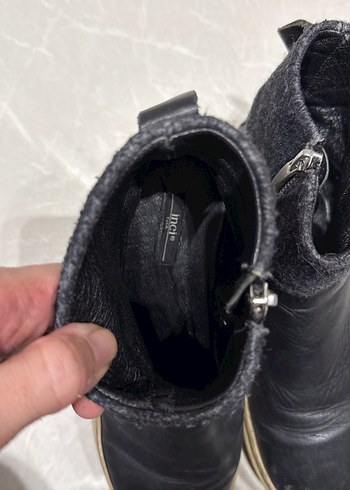 Gri Detaylı Siyah Deri Kadın Dolgu Topuk Bot - Görsel 4