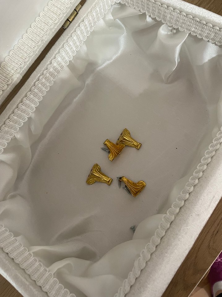 Düğmeli Beyaz süet takı sandıgı - Görsel 4