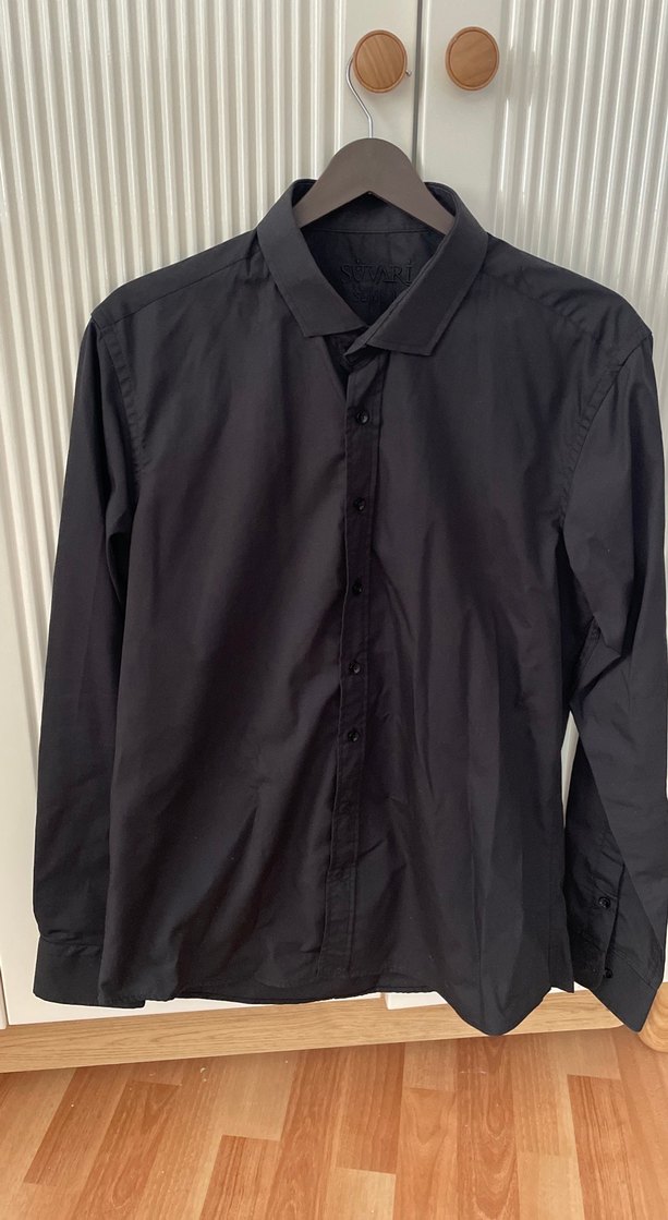 Siyah gömlek bir kere giyildi - Görsel 2