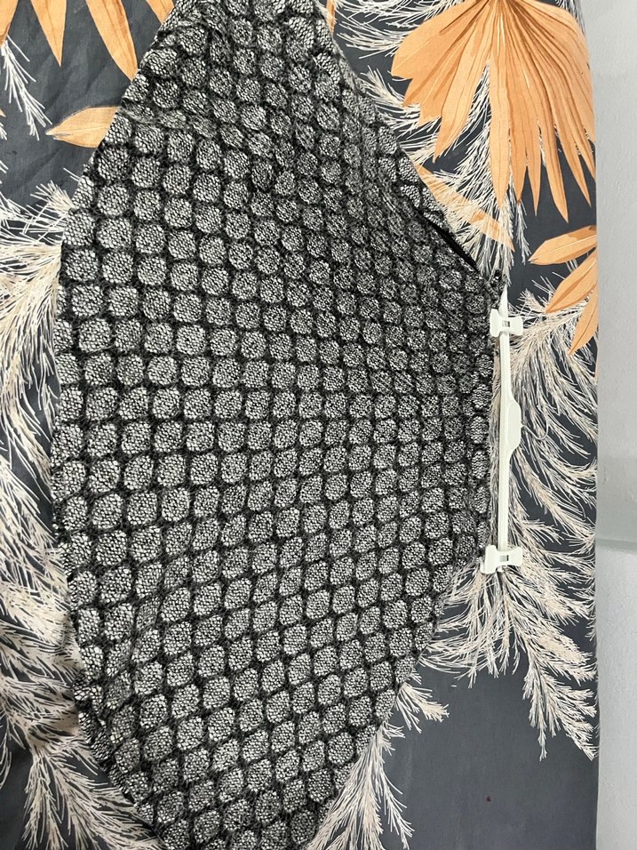 Gri Tüylü Bohem Kadın Atkı - Görsel 2