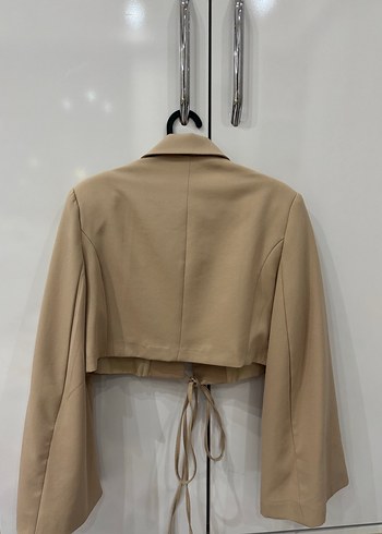 Bej bağlama detaylı Kısa Blazer - Görsel 2