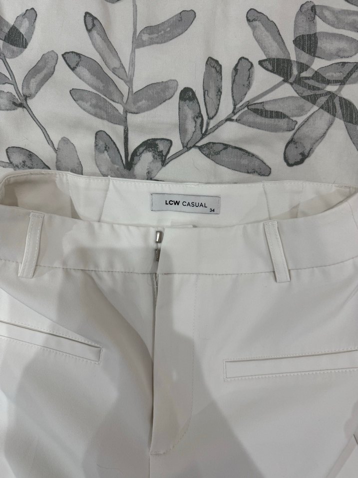 Beyaz Yüksek Bel Mini Şort - Görsel 3