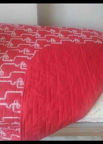 TAÇ Kırmızı Desenli Yatak Örtüsü - Görsel 2