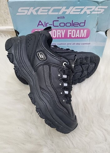 36 Beden Skechers Ayakkabı