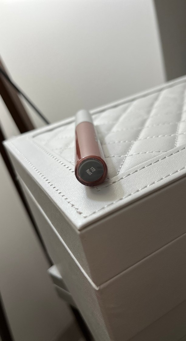 Bej Renkli Dudak Parlatıcısı - Görsel 2