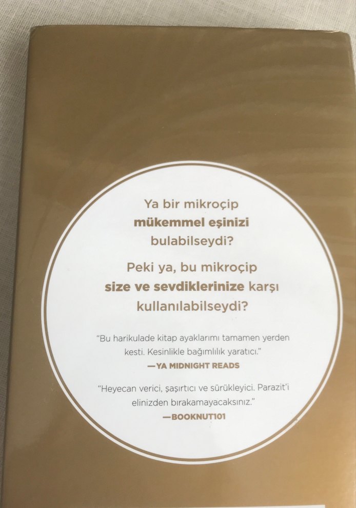 Parazit Jessica Shirvington Roman Yazarı - Görsel 2