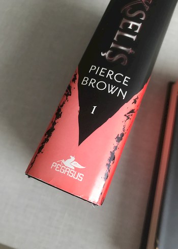 Kızıl Yükseliş ve Altın Oğul - Pierce Brown - Görsel 3