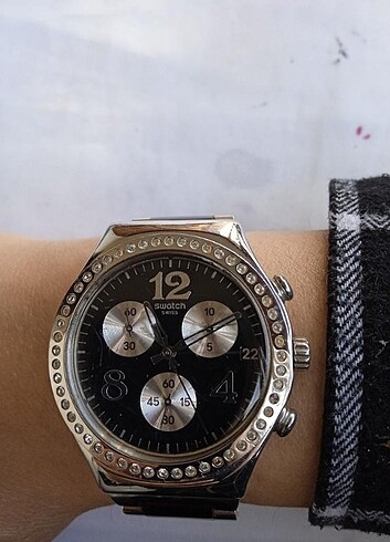 Beden Swatch Marka Çelik Kordon Yuvarlak Kasa Taşlı Seramik Bayan Saat