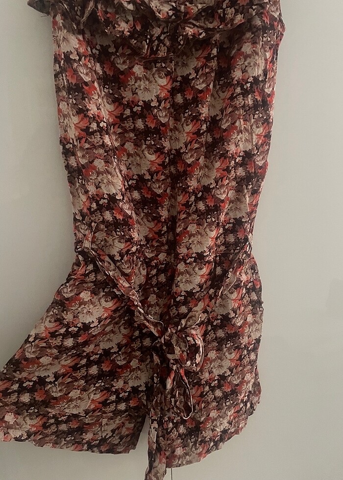 Çiçek desenli şortlu tulum - Görsel 2