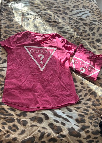 Guess Guess Kadın V Yakalı Pembe Tişört