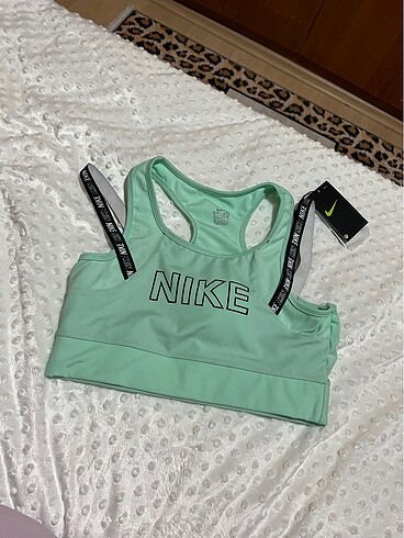 l Beden Nike bustiyer aplus