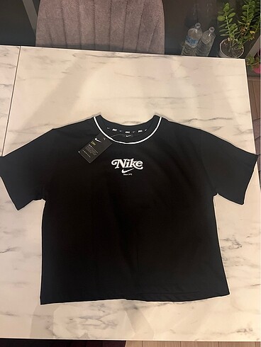 l Beden siyah Renk Nike tşort