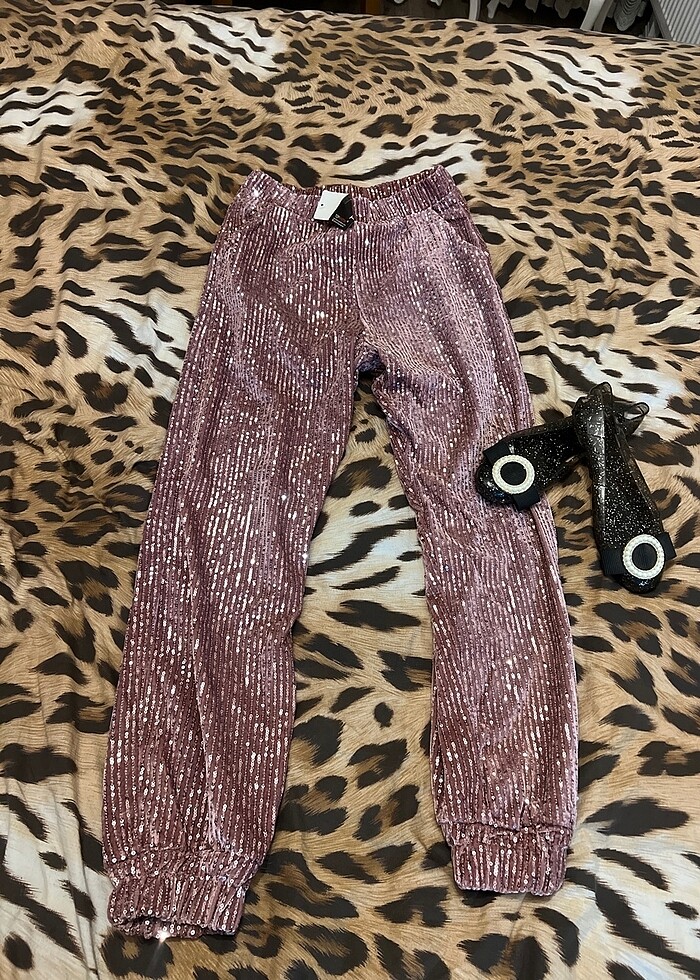 Payet dökümlü pantolon - Görsel 5