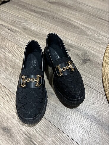 40 Beden siyah Renk Gucci orj değil