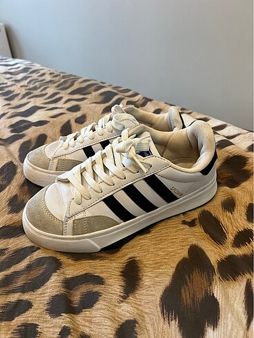 Adidas spezial ithal sorunsuz şık
