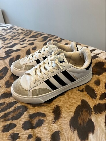 36,5 Beden Adidas spezial ithal sorunsuz şık
