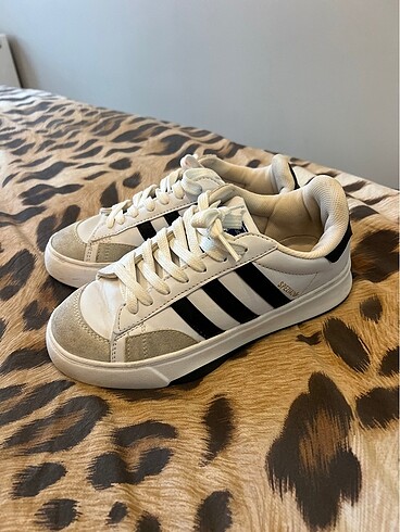 36,5 Beden beyaz Renk Adidas spezial ithal sorunsuz şık
