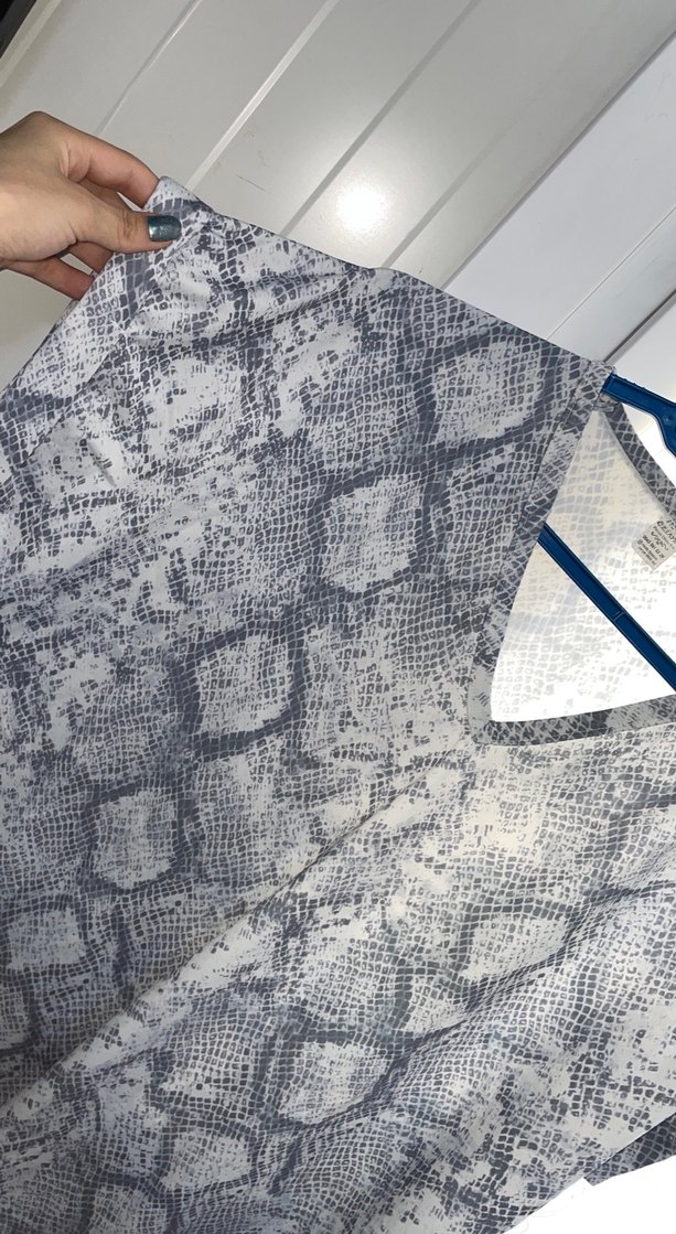 Yılan Desenli Gri bluz - Görsel 2