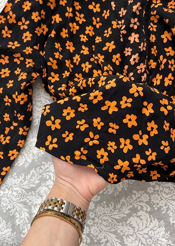 Sarı Çiçek Desenli bluz Hiç giyilmedi etiketli - Görsel 3