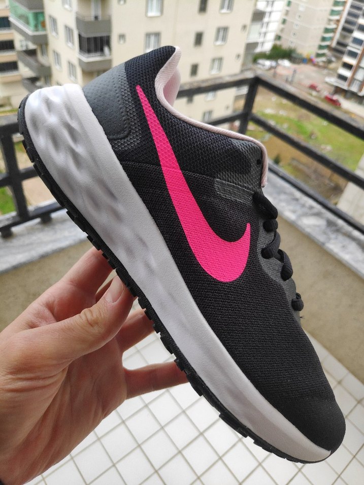 Nike Revolution 6 Koşu Ayakkabısı - Görsel 2