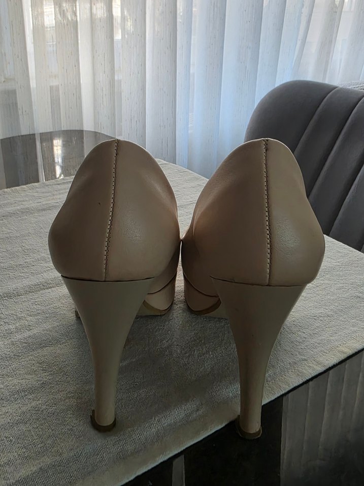 Bej Kadın Yuvarlak Burunlu İnce  Topuklu Ayakkabı - Görsel 3