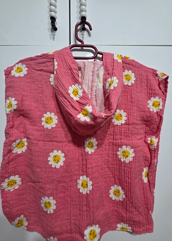 Kızlar için Çiçek Desenli Pembe Kolsuz Müslin Panço - Görsel 2