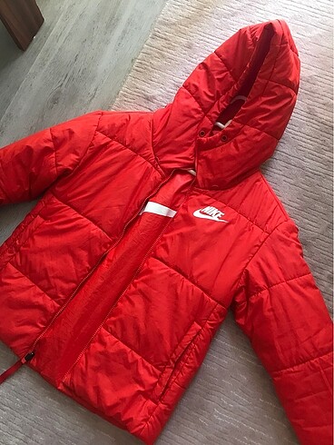 Nike Mont
