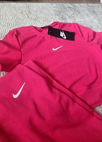 Nike crop tayt takim