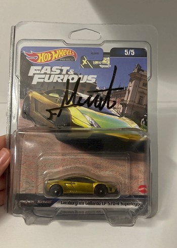 Sarı Hot Wheels Lamborghini model araba